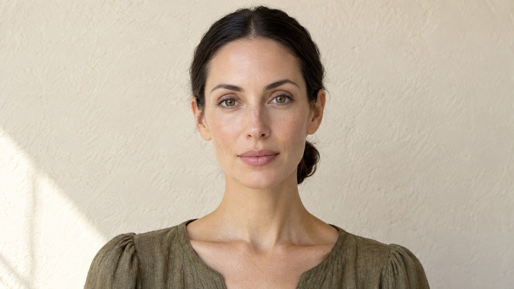 Oval Face Shape: Recognize the Outline Without Chasing an Ideal